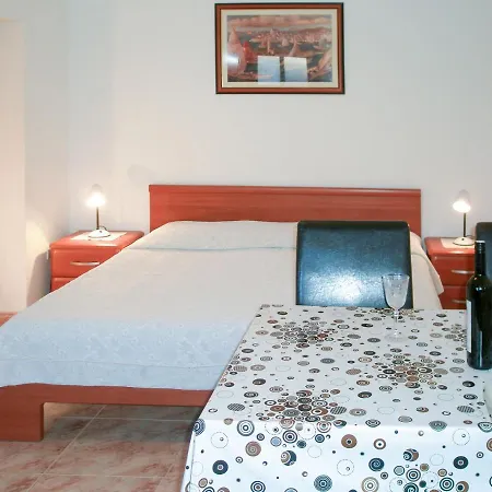 Alba - Roj155 By Interhome *